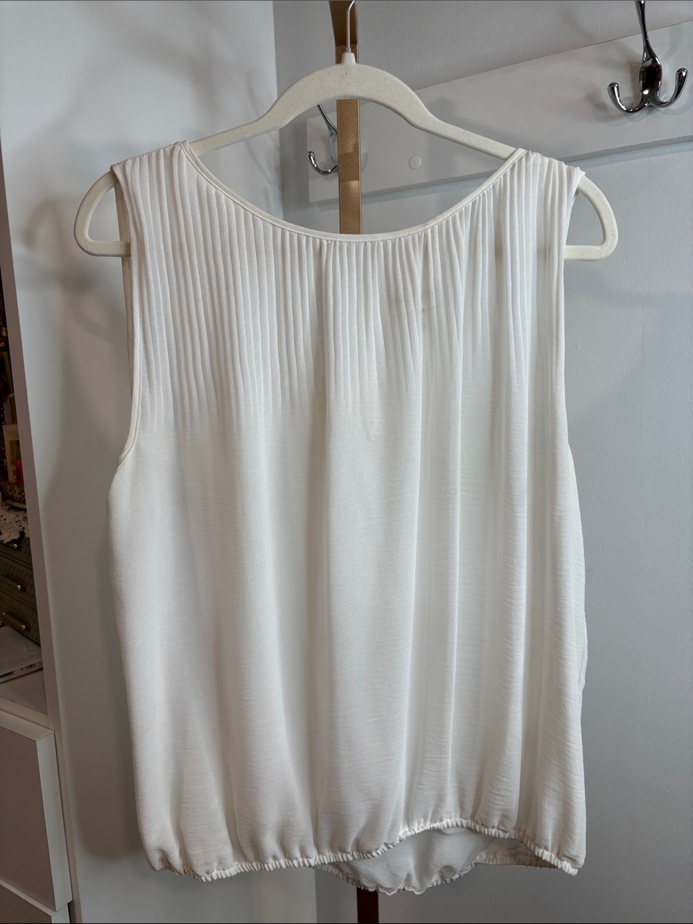 Women's White Pleated Neck Sleeveless Camisole